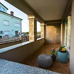 Luxury Elis With Private Pool Apartament