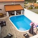 Luxury Elis With Private Pool