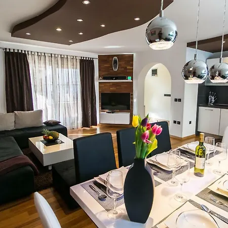 Luxury Elis With Private Pool Apartament Pula