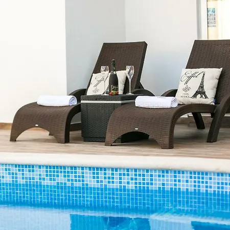 Luxury Elis With Private Pool Apartament