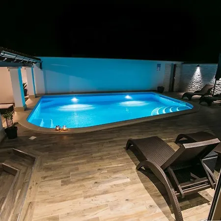 Luxury Elis With Private Pool Apartament Pula