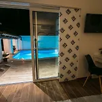 Luxury Elis With Private Pool דירה