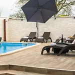Luxury Elis With Private Pool Apartamento *