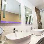 Luxury Elis With Private Pool פולה