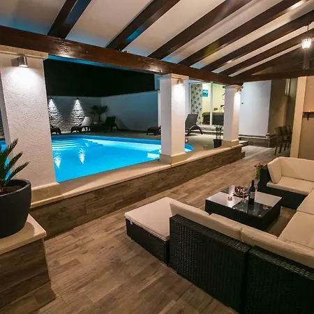 Elis Apartamento Pula