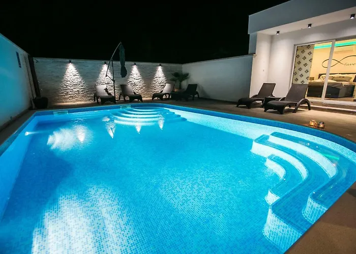Luxury Elis With Private Pool Daire