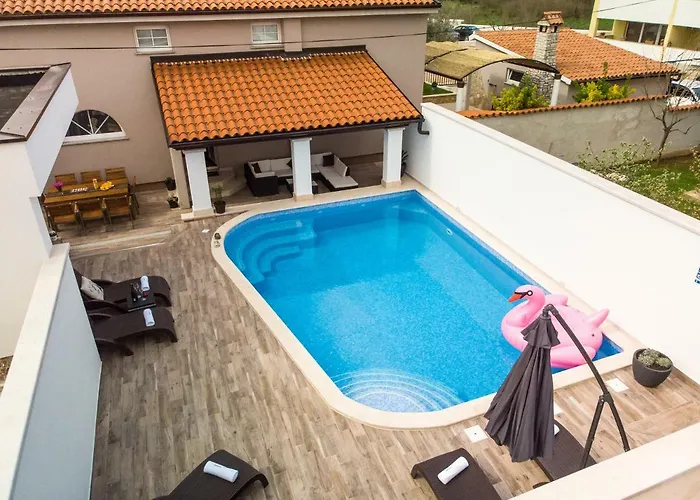 Luxury Elis With Private Pool