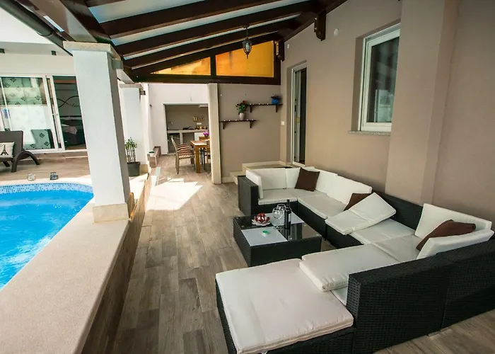 Luxury Elis With Private Pool Appartement *
