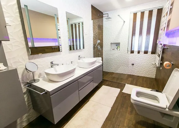 Luxury Elis With Private Pool Pula