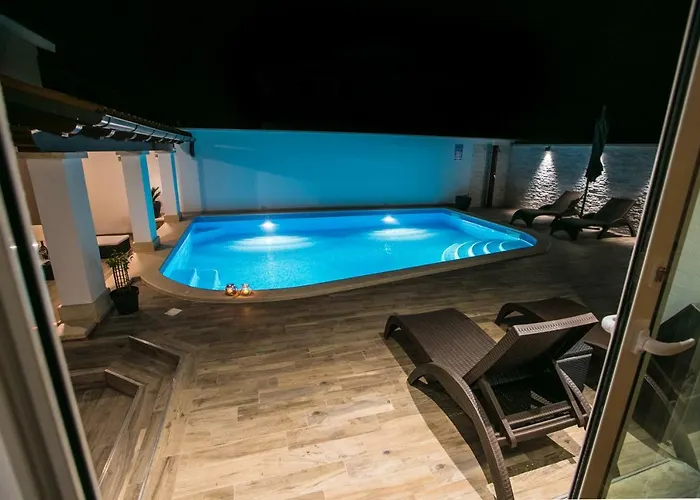 Luxury Elis With Private Pool Appartement Pula