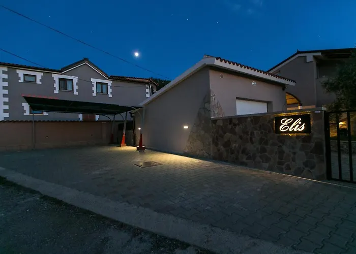 Daire Luxury Elis With Private Pool