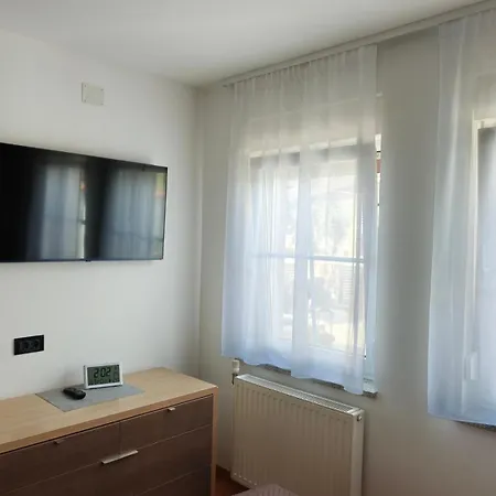 Luxury Elis With Private Pool Appartamento Pola