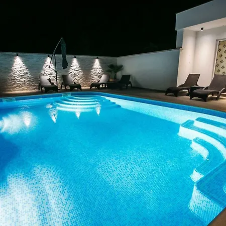 Luxury Elis With Private Pool Lägenhet