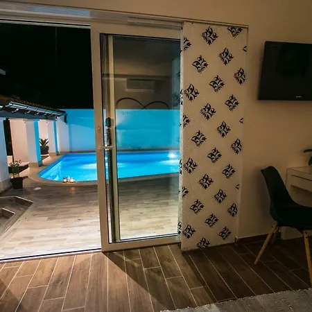 Luxury Elis With Private Pool Appartamento