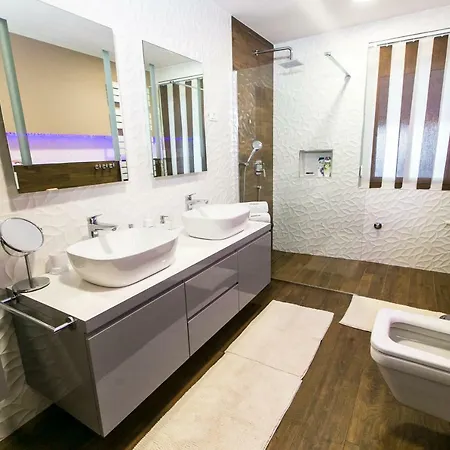 Luxury Elis With Private Pool Pula