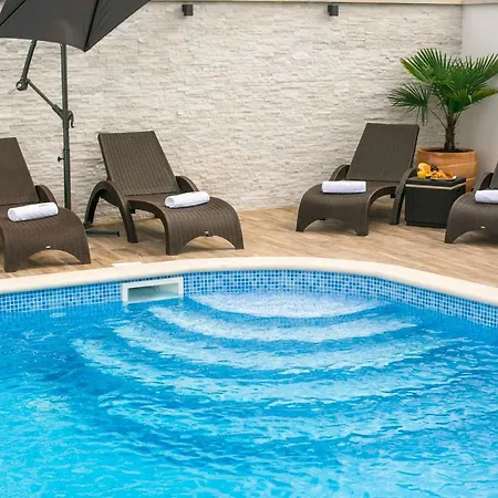 Lägenhet Luxury Elis With Private Pool